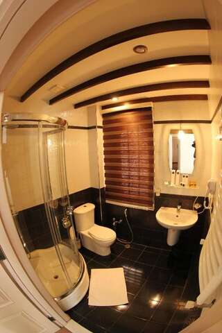 Отель Deniz Inn Boutique Hotel Баку Двухместный номер Делюкс с 1 кроватью и балконом-24